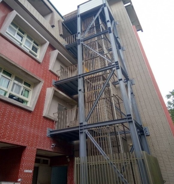 自走避難梯設施完成修復及除鏽處置