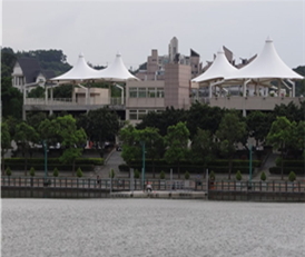 青草湖及立體停車場實景