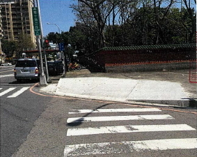 臺中市北區雙十路-力行路口無障礙斜坡道