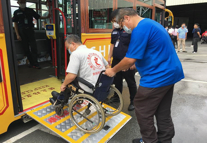 嘉義市低底盤電動公車便利身障者搭乘