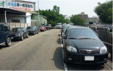 臺中市柳陽西街路邊汽車停車格使用情形