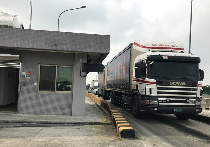 后里地磅站載重貨車過磅情形