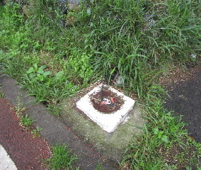 新竹市頭前溪自行車道景觀照明矮燈損毀圖