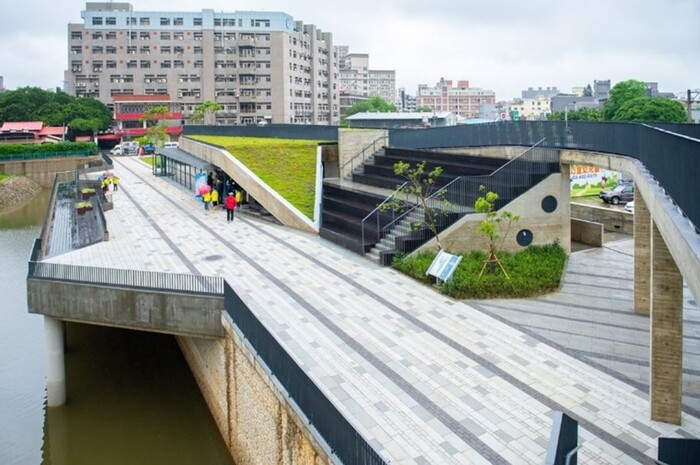 桃園市中原埤塘生態公園景觀餐廳外觀