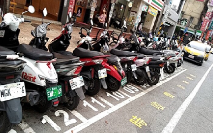 桃園市龜山區長庚醫院周邊付費機車停車格