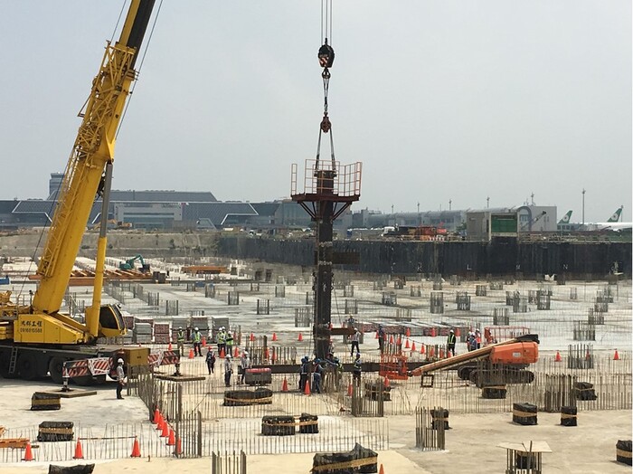 主體航廈土建標鋼柱組立作業