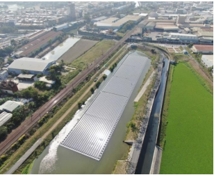 高雄市鳳山圳滯洪池太陽光電系統實況
