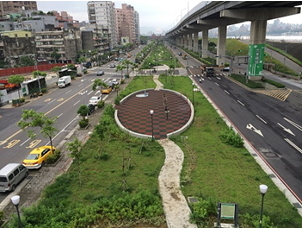 新北市二重疏洪道兩側土地重劃後公園一景