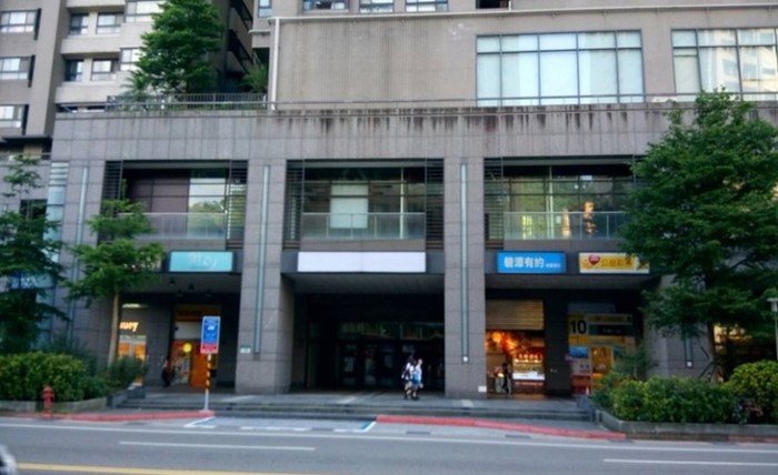 新北市新店區碧潭有約社區市有商場