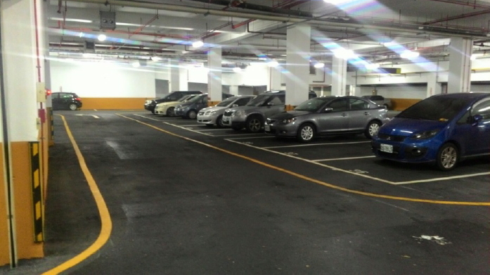 新北市勞工活動中心地下停車場
