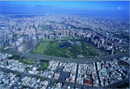 高雄市立美術館周邊學產土地遭變更為公園用地情形
