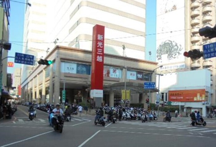 臺南市地王「新光三越中山店」