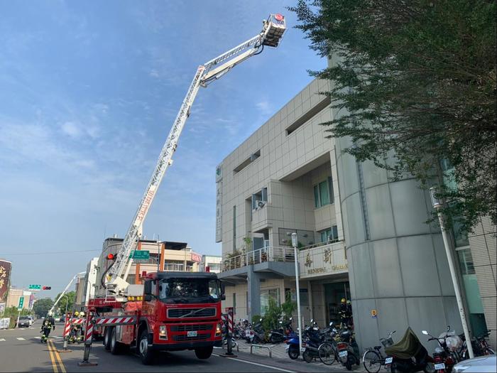 太陽能板短路燃燒搶救演練