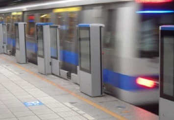 臺北捷運新埔站月台門建置情形