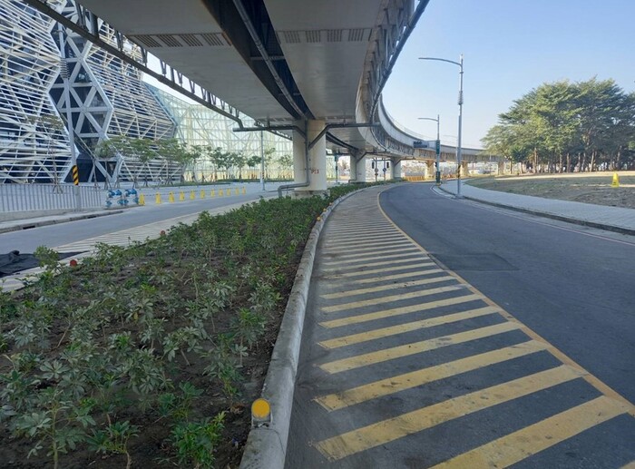 高雄市公園二路銜接駁二藝術特區道路改善完工照片